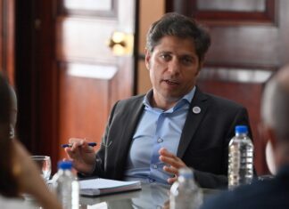 Kicillof advierte que los pagos a docentes están en riesgo ante falta de transferencias de fondos por parte de Milei